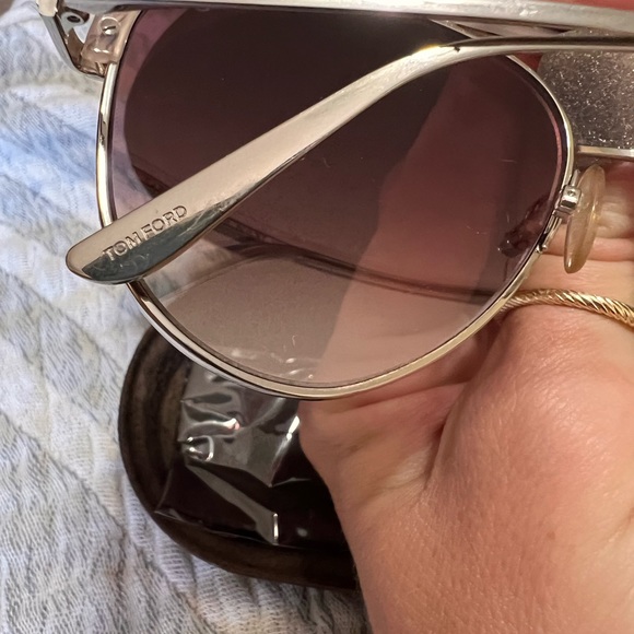 TOM FORD sunnies 😎 with case - Picture 3 of 5